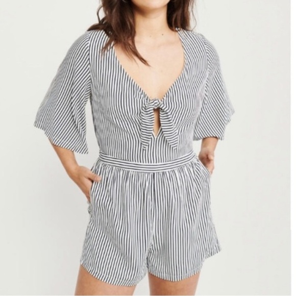 🛍️Abercrombie & Fitch Striped Tie Front Romper Size Small - Picture 1 of 8